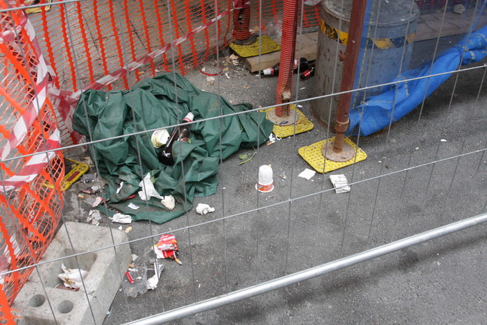 Sanremo: lettore segnala situazione degrado all'angolo tra via Palazzo e via Mameli Sanremo: lettore segnala situazione degrado all'angolo tra via Palazzo e via Mameli