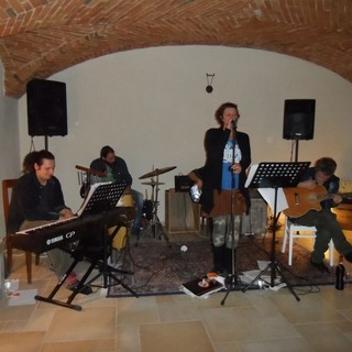 Sabato un appuntamento speciale a Farigliano D.O.C., “Dentro Ogni Calice” spettacolo di musica, teatro e canzoni Sabato un appuntamento speciale a Farigliano D.O.C., “Dentro Ogni Calice” spettacolo di musica, teatro e canzoni