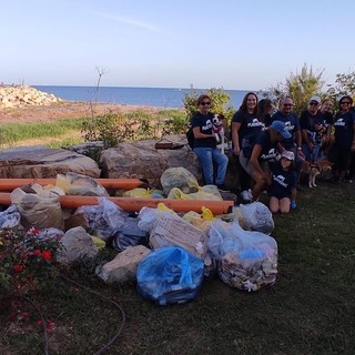 Plastic Free e VivImperia al lavoro per la pulizia delle spiagge Plastic Free e VivImperia al lavoro per la pulizia delle spiagge