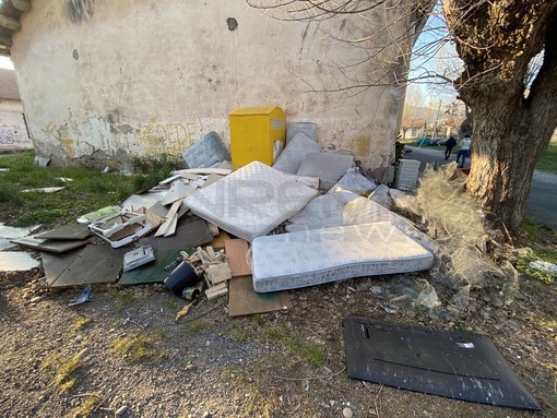 Taggia: discarica abusiva alle ex Caserme Revelli, Conio "Convocate Caritas e Amaie Energia ma non sarà l'unico provvedimento"