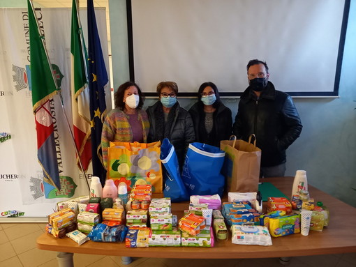 Vallecrosia: dall'associazione Bethel donazione di generi alimentari per le famiglie bisognose Vallecrosia: dall'associazione Bethel donazione di generi alimentari per le famiglie bisognose
