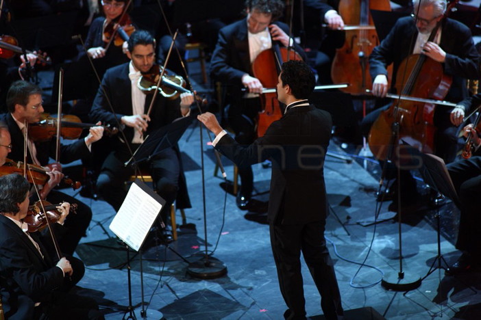 #sanremo 2014: omaggio al M° Abbado all'Orchestra de 'La Fenice', intervento di 'Sanremo Attiva' #sanremo 2014: omaggio al M° Abbado all'Orchestra de 'La Fenice', intervento di 'Sanremo Attiva'