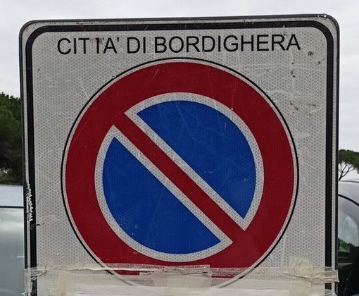 Bordighera, posizionamento di un autocarro: scatta il divieto di sosta in via Garnier Bordighera, posizionamento di un autocarro: scatta il divieto di sosta in via Garnier
