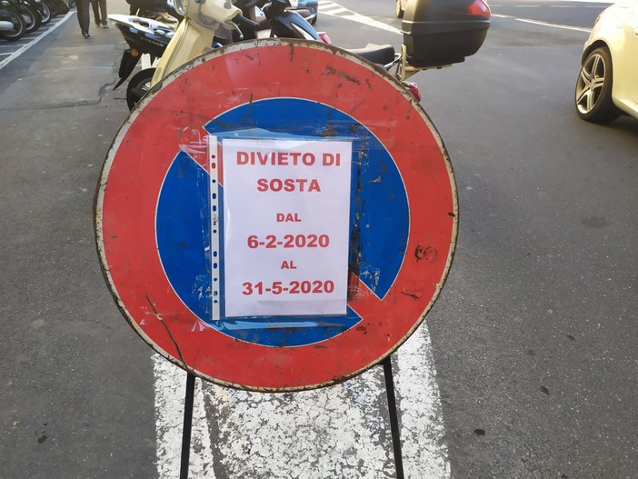 Imperia: domani partono i lavori di restyling a Oneglia, in piazza Dante sosta vietata per le moto fino al 31 maggio Imperia: domani partono i lavori di restyling a Oneglia, in piazza Dante sosta vietata per le moto fino al 31 maggio