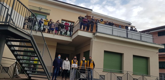 Donazione di Natale del Lions Club Bordighera alle scuole di Perinaldo, Soldano e San Biagio della Cima Donazione di Natale del Lions Club Bordighera alle scuole di Perinaldo, Soldano e San Biagio della Cima
