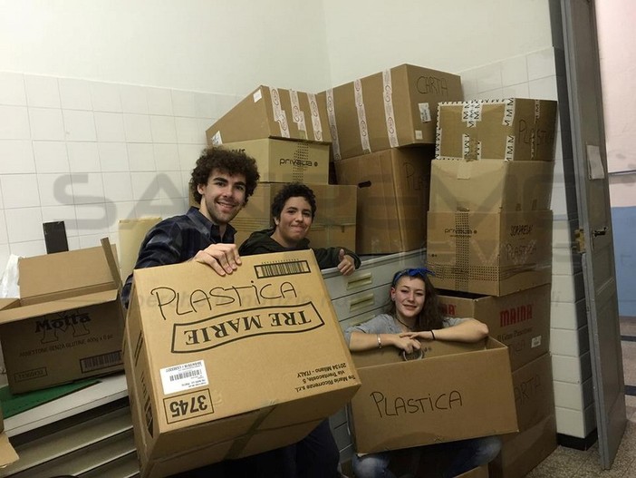Imperia: la raccolta differenziata scolastica, partita dal Liceo Aprosio di Ventimiglia, approda al Liceo Artistico Imperia: la raccolta differenziata scolastica, partita dal Liceo Aprosio di Ventimiglia, approda al Liceo Artistico