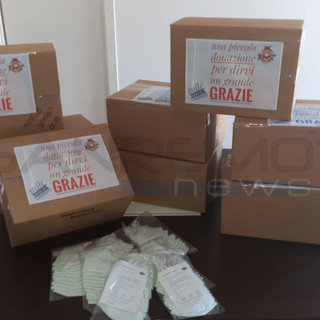 Coronavirus: a Taggia l'associazione Fuochi Storici San Benedetto dona 1500 mascherine, "Volevamo restituire qualcosa alla comunità che ha creduto in noi" Coronavirus: a Taggia l'associazione Fuochi Storici San Benedetto dona 1500 mascherine, "Volevamo restituire qualcosa alla comunità che ha creduto in noi"