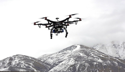 Alla Scuola Forestale di Ormea lezione di corso 'online' per formazione e addestramento di giovani piloti di droni