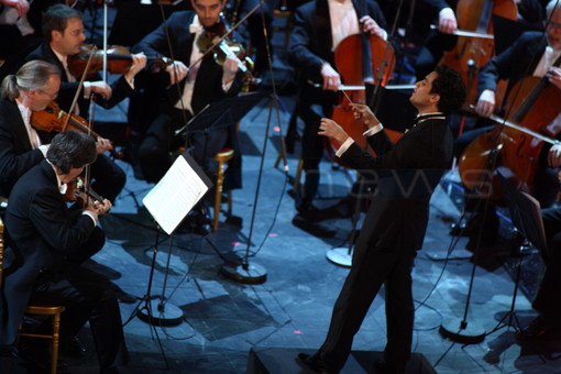 Festival #sanremo2014: polemiche per assenza orchestra della Fenice, Fazio "Ha sospeso temporaneamente l'attività" Festival #sanremo2014: polemiche per assenza orchestra della Fenice, Fazio "Ha sospeso temporaneamente l'attività"