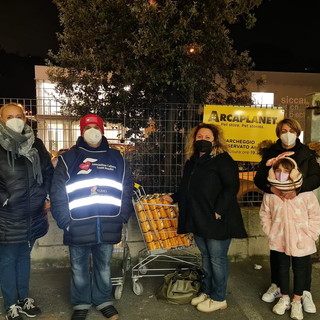 Donato dall’ACEB cibo per per cani e gatti a quattro Associazioni locali