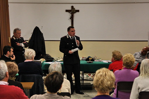 Sanremo: grande successo oggi a San Siro per l'incontro con i Carabinieri sulle quattro regole d'oro contro le truffe