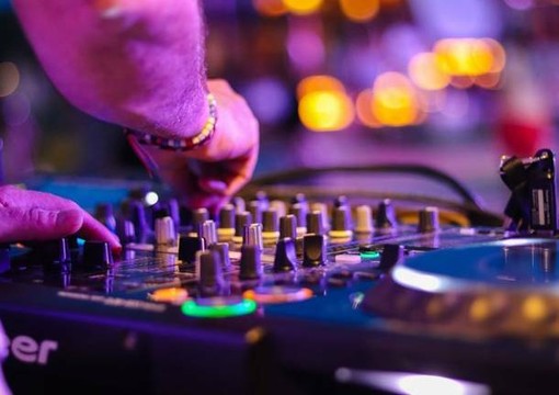 Vallecrosia al Mare apre la stagione dei grandi eventi: debutta la Festa di Inizio Estate 2026 con “Remember 90” e “Dance Tarantella”