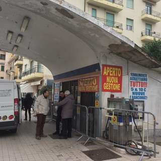 Sanremo: progetto per la rotonda della Foce, dal prossimo bilancio i fondi per l’abbattimento dell’ex distributore Sanremo: progetto per la rotonda della Foce, dal prossimo bilancio i fondi per l’abbattimento dell’ex distributore