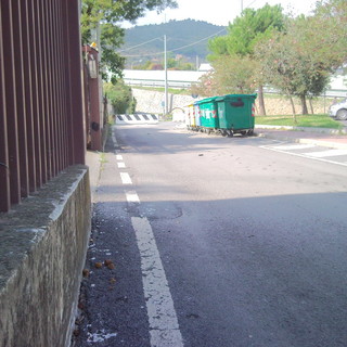Taggia: deiezioni canine in via Due Cammini, la segnalazione (con foto) di un lettore Taggia: deiezioni canine in via Due Cammini, la segnalazione (con foto) di un lettore