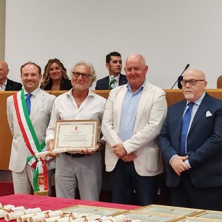 Ventimiglia, il prefetto Romeo: "Come ultimo atto proporrò il dottor Ravera per l'onorificenza di Cavaliere al merito della Repubblica italiana" (Foto e video)