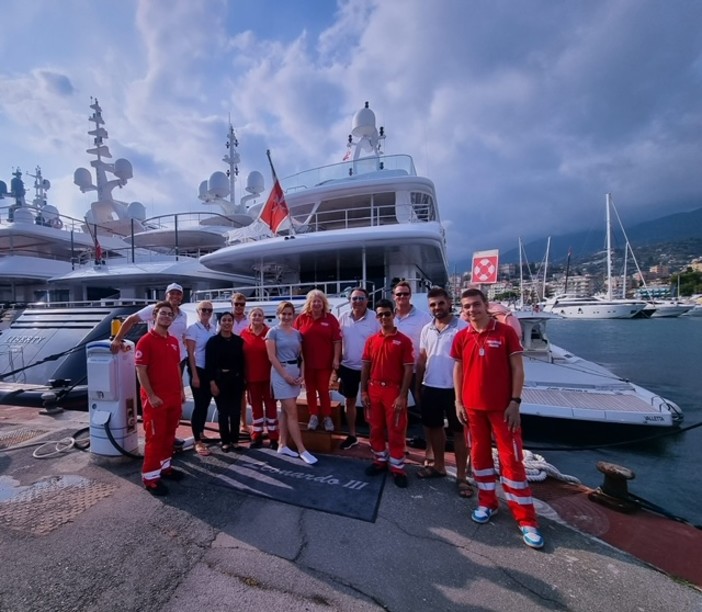 Armatore dona cambusa dello yacht alla Croce Rossa di Sanremo Armatore dona cambusa dello yacht alla Croce Rossa di Sanremo