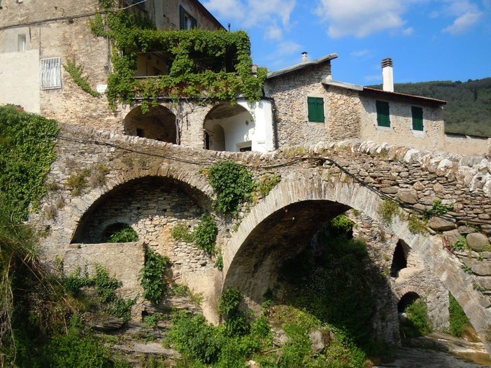 Viaggio nell'entroterra: una passeggiata alla scoperta di Dolcedo, con Alberto Berruti