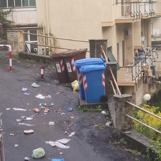 Degrado e rifiuti in corso Inglesi a Sanremo, la segnalazione di un lettore Degrado e rifiuti in corso Inglesi a Sanremo, la segnalazione di un lettore