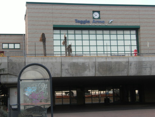 Segnalato un senzatetto con problemi igienico sanitari alla stazione ferroviaria di Taggia Segnalato un senzatetto con problemi igienico sanitari alla stazione ferroviaria di Taggia