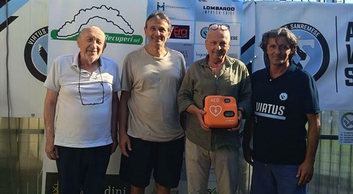 Calcio, il Campionato Veterani dona un defibrillatore alla Virtus Sanremese