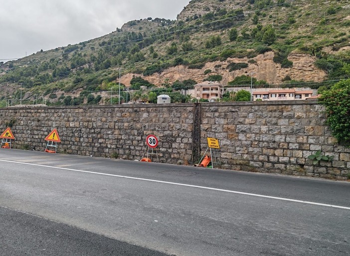 Ventimiglia: rotonda sulla strada per la Francia, i dubbi di un lettore: "Manovra pericolosa e poco chiara"