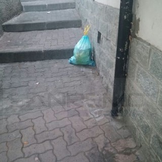 Sanremo: degrado e rifiuti abbandonati in via P. Agosti, la segnalazione del Presidente di 'Matuzia Nostra' Alessandro Condò Sanremo: degrado e rifiuti abbandonati in via P. Agosti, la segnalazione del Presidente di 'Matuzia Nostra' Alessandro Condò