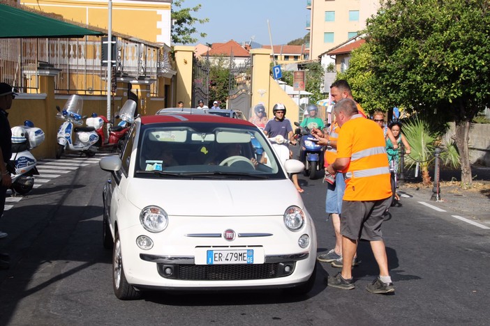 Sanremo: inizia l'era del posteggio a pagamento in strada Tre Ponti, lunghe code di auto in attesa e proteste Sanremo: inizia l'era del posteggio a pagamento in strada Tre Ponti, lunghe code di auto in attesa e proteste