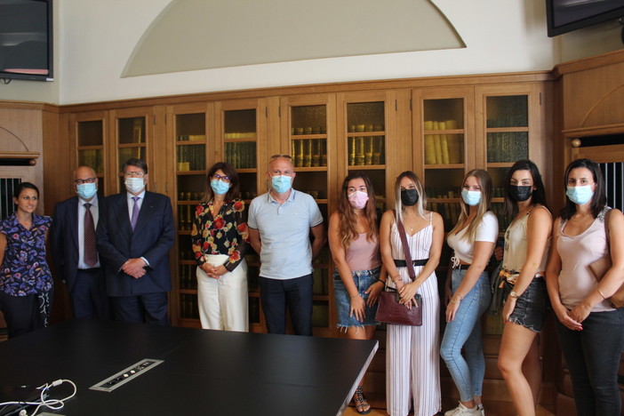 Delegazioni di studenti e imprenditori del Progetto europeo GIM 'Giovani in Movimento in visita' nell'imperiese Delegazioni di studenti e imprenditori del Progetto europeo GIM 'Giovani in Movimento in visita' nell'imperiese