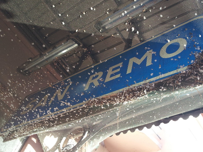 Sanremo: situazione di degrado alla vecchia stazione, la segnalazione (con foto) di una lettrice