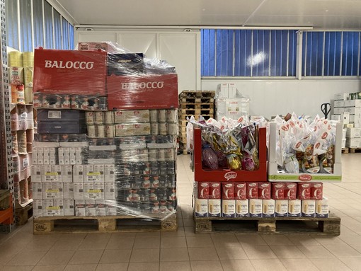 Bordighera, la 'Loggia Mimosa all'Oriente' dona alla Croce Rossa generi alimentari per i cittadini in difficoltà Bordighera, la 'Loggia Mimosa all'Oriente' dona alla Croce Rossa generi alimentari per i cittadini in difficoltà