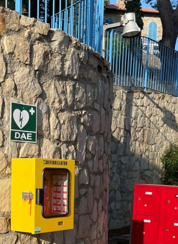 Vallebona diventa un comune 'cardioprotetto', nuovi defibrillatori in paese (Foto) Vallebona diventa un comune 'cardioprotetto', nuovi defibrillatori in paese (Foto)