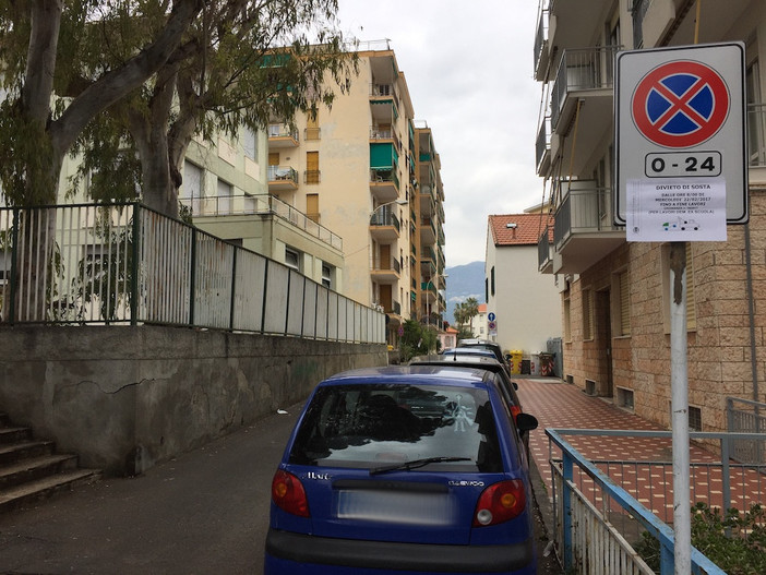 Taggia: mancano dei documenti, rimandati i lavori di demolizione dell'ex scuola Papa Giovanni (Foto)