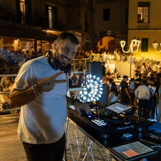 Energia e ritmo: Dj Nandino punto di riferimento assoluto per il divertimento estivo in Riviera (Foto) Energia e ritmo: Dj Nandino punto di riferimento assoluto per il divertimento estivo in Riviera (Foto)