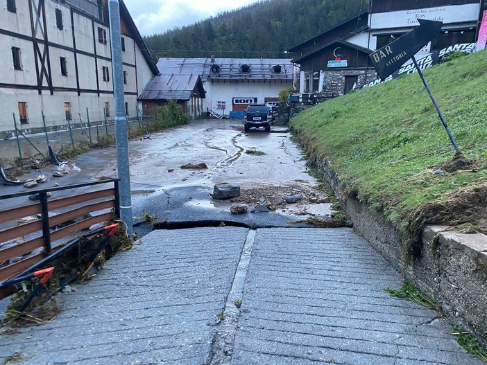 Maltempo, si contano i danni in valle Arroscia, frane tra Cosio e Mendatica (foto e video) Maltempo, si contano i danni in valle Arroscia, frane tra Cosio e Mendatica (foto e video)
