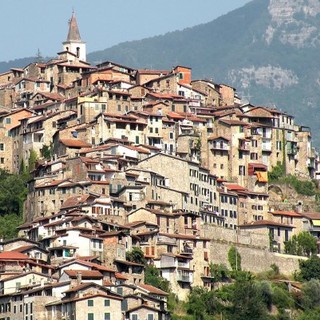 A caccia di golosità in un incantevole borgo medievale