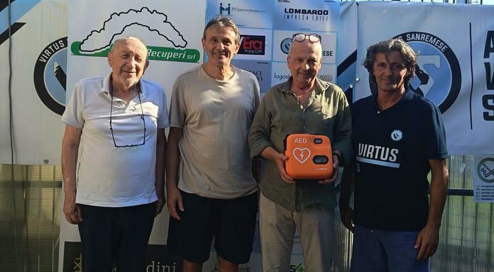 Calcio, il Campionato Veterani dona un defibrillatore alla Virtus Sanremese