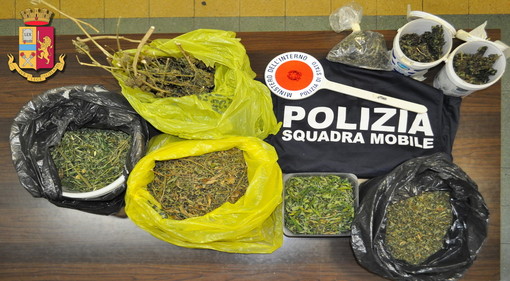 Droga nei vasetti di yogurt, 51enne di Imperia nei guai: rinvenuti oltre un chilo e settecento grammi di 'maria' Droga nei vasetti di yogurt, 51enne di Imperia nei guai: rinvenuti oltre un chilo e settecento grammi di 'maria'