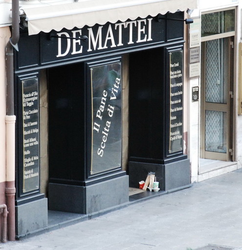 Sanremo: mancata emissione di scontrini fiscali, chiusura di 20 giorni per il panificio 'De Mattei' Sanremo: mancata emissione di scontrini fiscali, chiusura di 20 giorni per il panificio 'De Mattei'