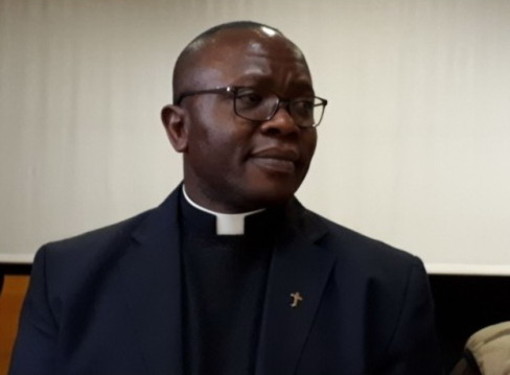 Don Robert Kasereka Ngongi ospite della Scuola di Pace di Ventimiglia Don Robert Kasereka Ngongi ospite della Scuola di Pace di Ventimiglia