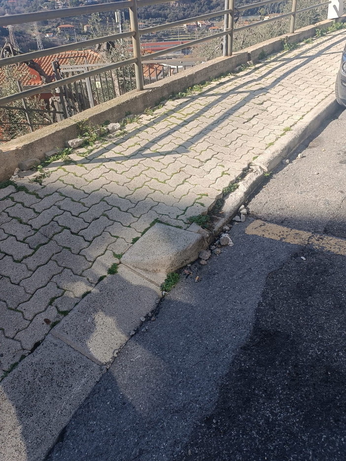 Ventimiglia, degrado a Roverino, Leuzzi e Nesci: "E' tornato ad essere un Quartiere di serie B" Ventimiglia, degrado a Roverino, Leuzzi e Nesci: "E' tornato ad essere un Quartiere di serie B"