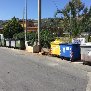 Sanremo: i residenti di via Ciousse si lamentano per la presenza di una piccola discarica abusiva che crea degrado