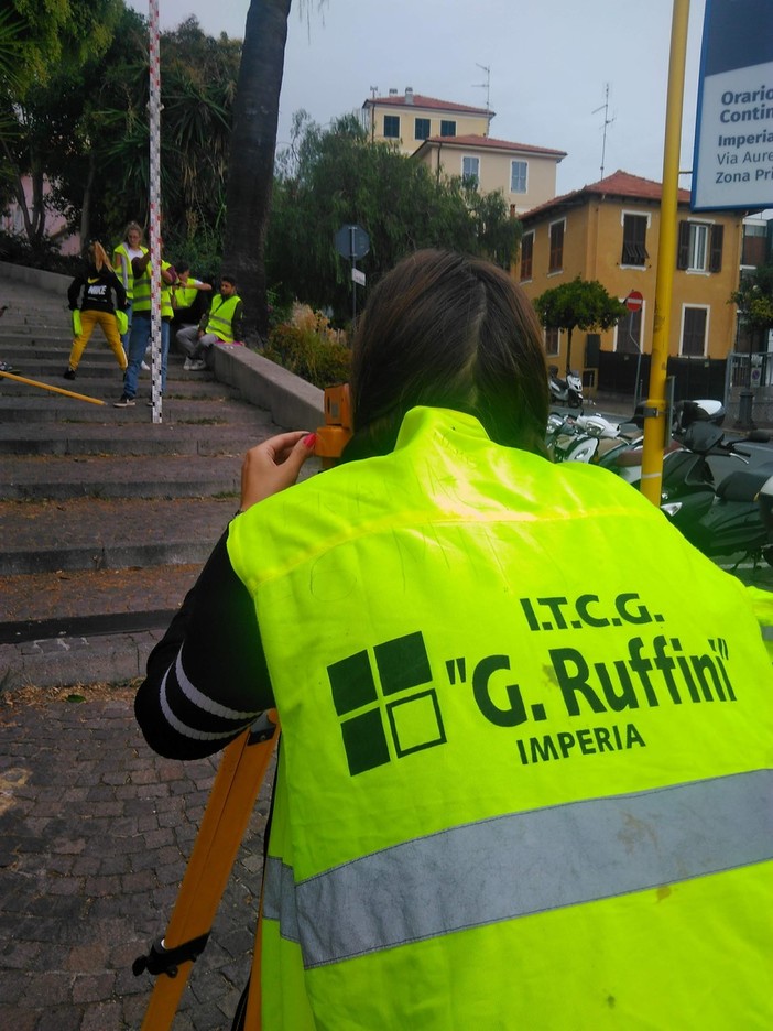 Imperia: il corso geometri Cat del Ruffini si è dotato di un drone per il monitoraggio del torrente Caramagna Imperia: il corso geometri Cat del Ruffini si è dotato di un drone per il monitoraggio del torrente Caramagna