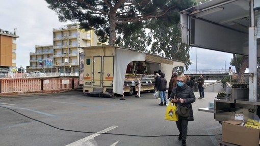 Diano Marina pensa a riqualificare viale Kennedy, trasferito il mercato Diano Marina pensa a riqualificare viale Kennedy, trasferito il mercato