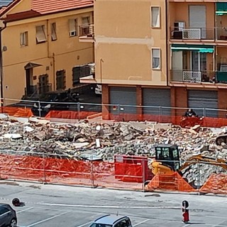 Vallecrosia al Mare, riqualificazione dell’ex mercato dei fiori: conclusa la demolizione (Foto)