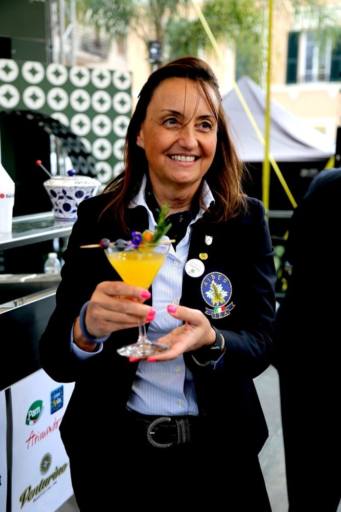 Diano Marina, a Donatella Uslenghi l'Aromaticocktail Aibes, al Bar Agriotta di San Bartolomeo il concorso Confcommercio (foto) Diano Marina, a Donatella Uslenghi l'Aromaticocktail Aibes, al Bar Agriotta di San Bartolomeo il concorso Confcommercio (foto)