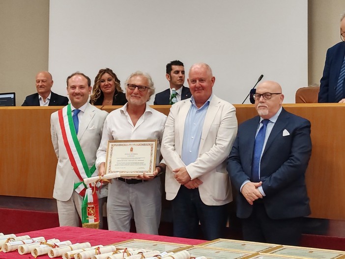 Ventimiglia, il prefetto Romeo: "Come ultimo atto proporrò il dottor Ravera per l'onorificenza di Cavaliere al merito della Repubblica italiana" (Foto e video)