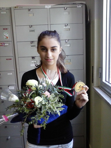 Sanremo: la studentessa dell'Aicardi, Daniela De Mattia, ha vinto un concorso di composizione floreale a Genova