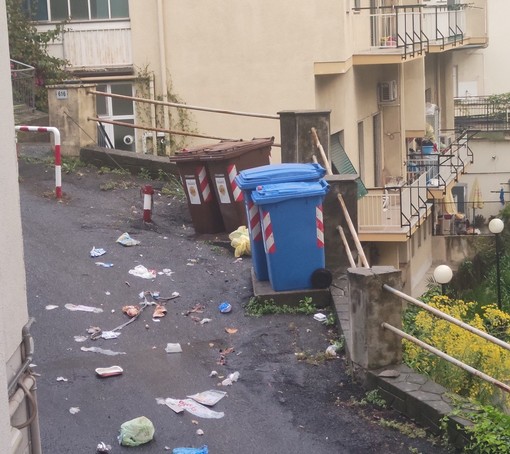Degrado e rifiuti in corso Inglesi a Sanremo, la segnalazione di un lettore