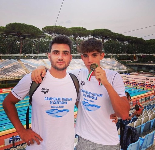 Nuoto, Lorenzo Giordano e coach Dreossi (Rari Nantes Imperia) in partenza per gli Italiani Assoluti:" Siamo emozionati. Preparati al meglio i 50 Rana" Nuoto, Lorenzo Giordano e coach Dreossi (Rari Nantes Imperia) in partenza per gli Italiani Assoluti:" Siamo emozionati. Preparati al meglio i 50 Rana"