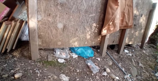 SìAmo Camporosso: "Rifiuti abbandonati nel bosco e ai margini della strada, situazione di degrado a Magauda" (Foto)